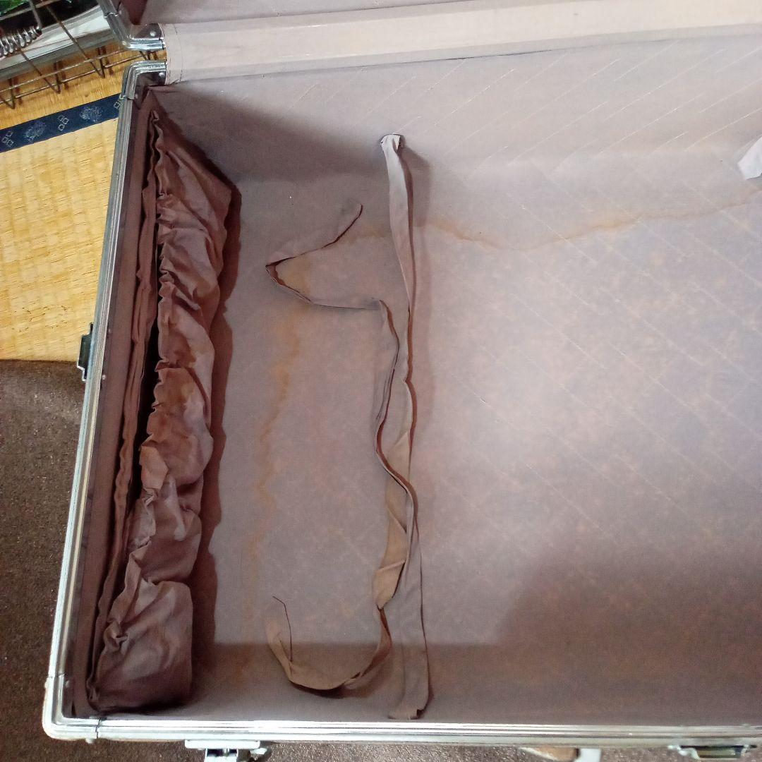 ビィンテージ　ジュラルミントランク