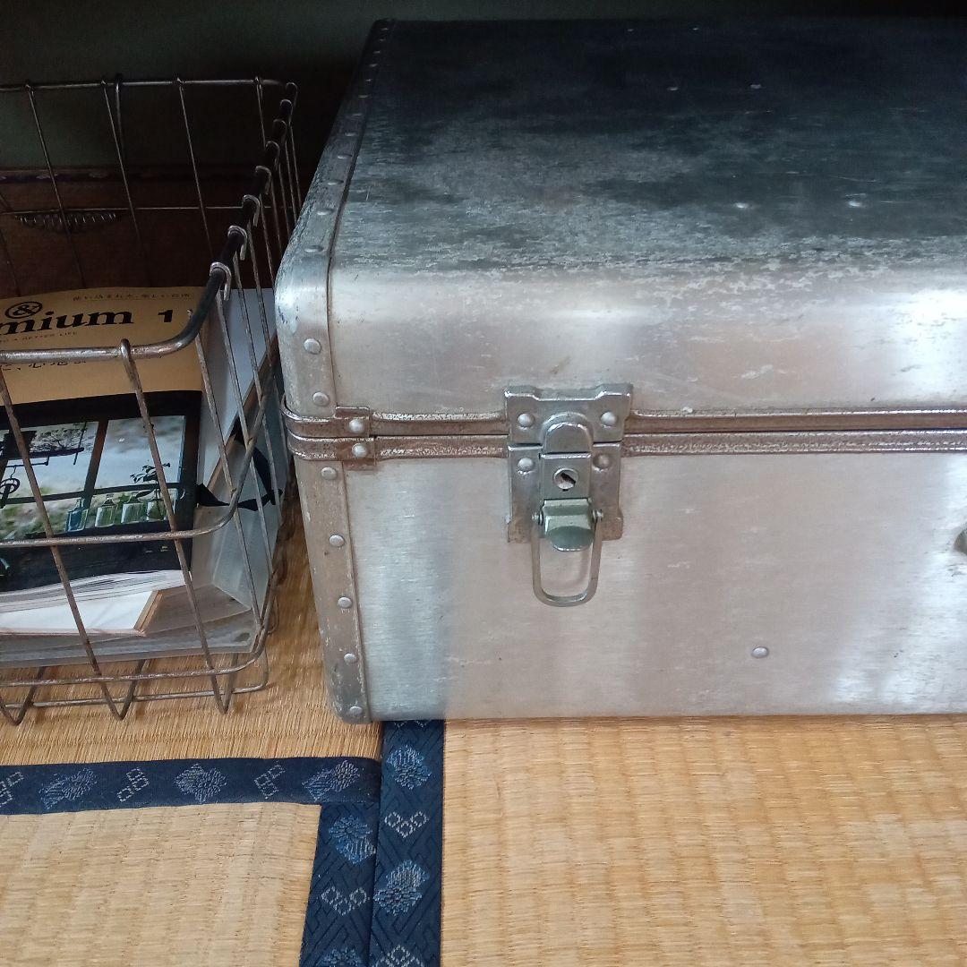 ビィンテージ　ジュラルミントランク