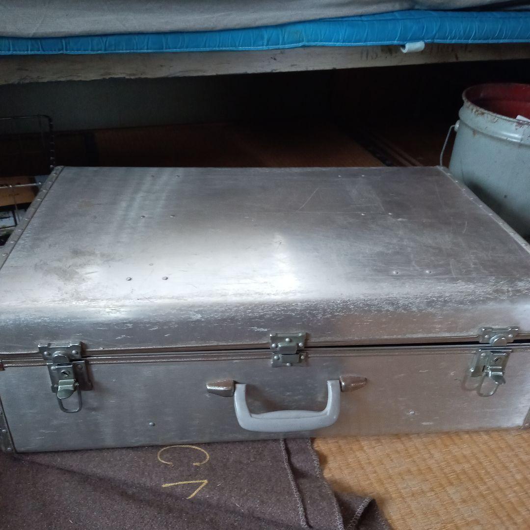 ビィンテージ　ジュラルミントランク