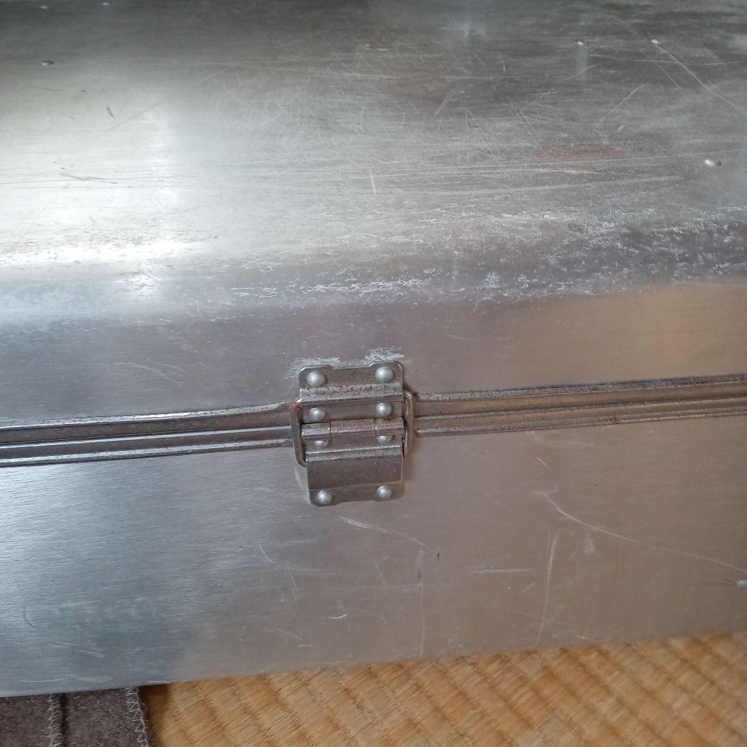 ビィンテージ　ジュラルミントランク