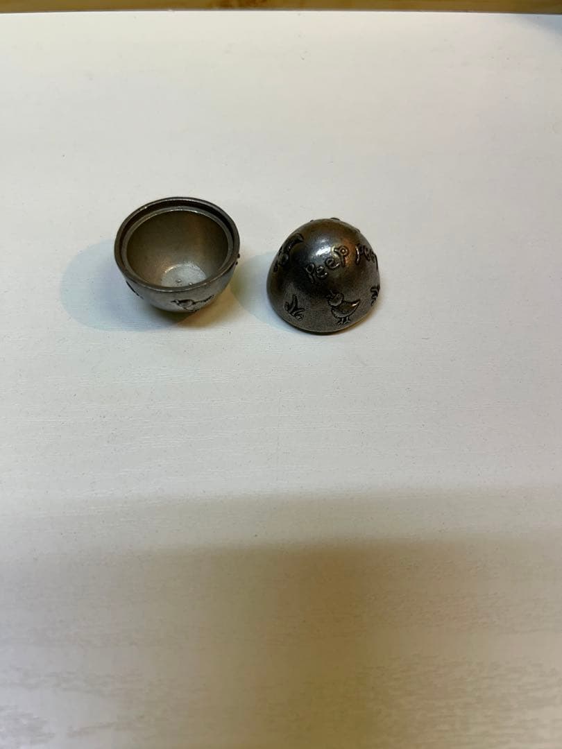 ダンフォースピューターの卵型の銀の小さな小物入れ