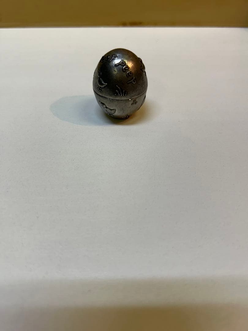 ダンフォースピューターの卵型の銀の小さな小物入れ