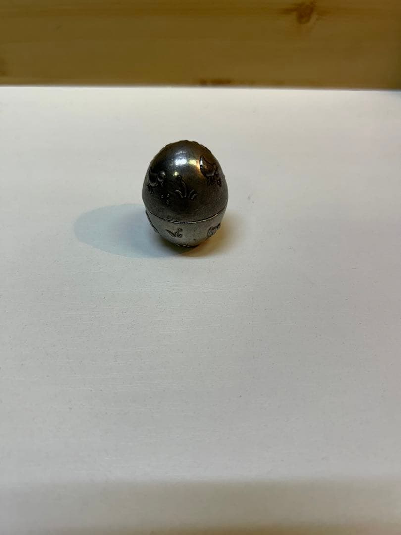 ダンフォースピューターの卵型の銀の小さな小物入れ
