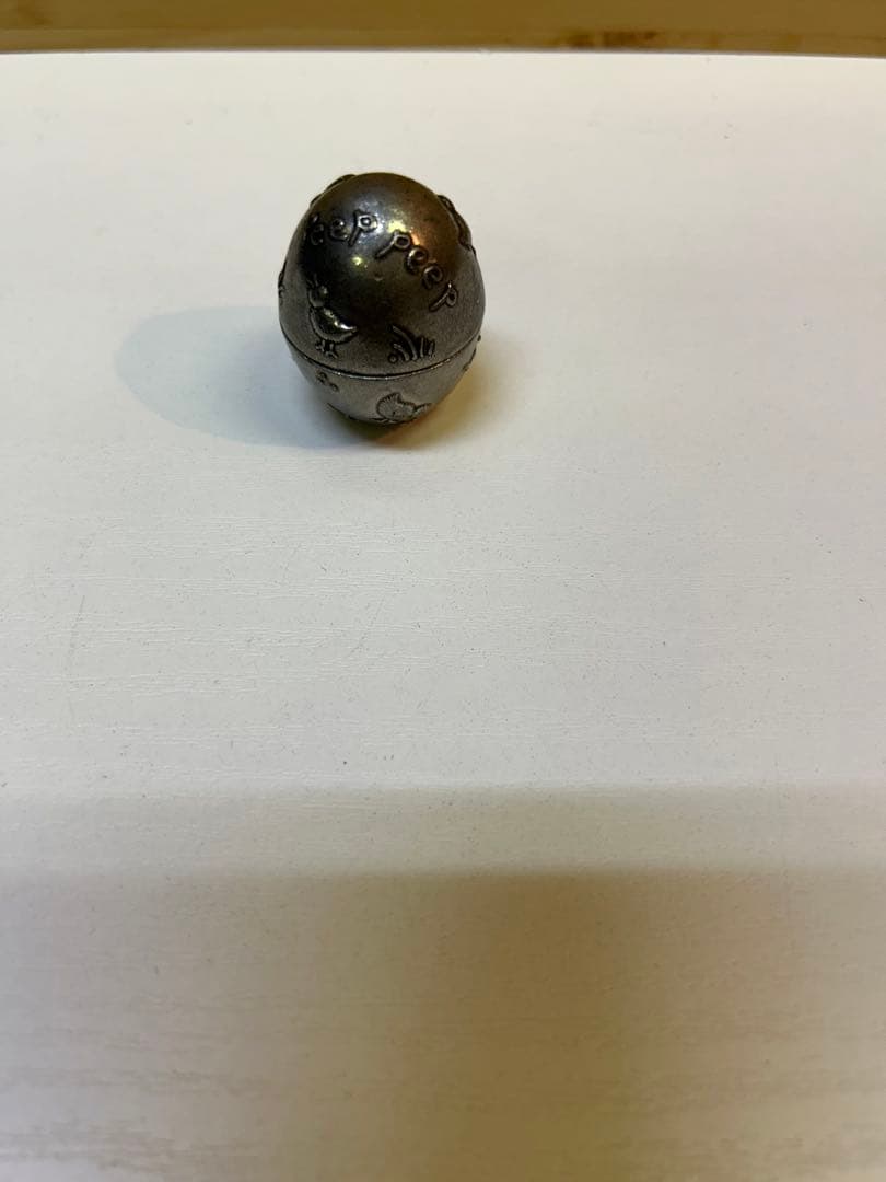 ダンフォースピューターの卵型の銀の小さな小物入れ