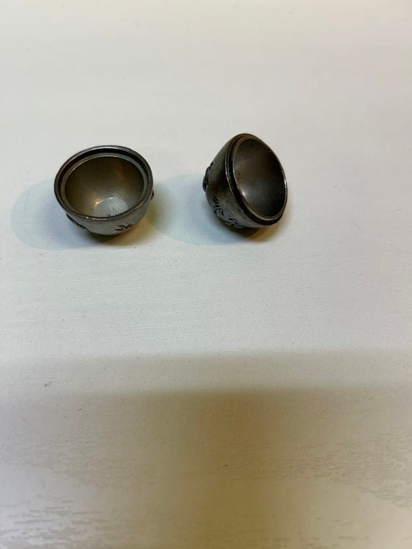 ダンフォースピューターの卵型の銀の小さな小物入れ