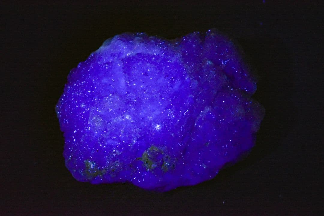 ドイツ 黒い森産 フローライト上のドゥルージークォーツ