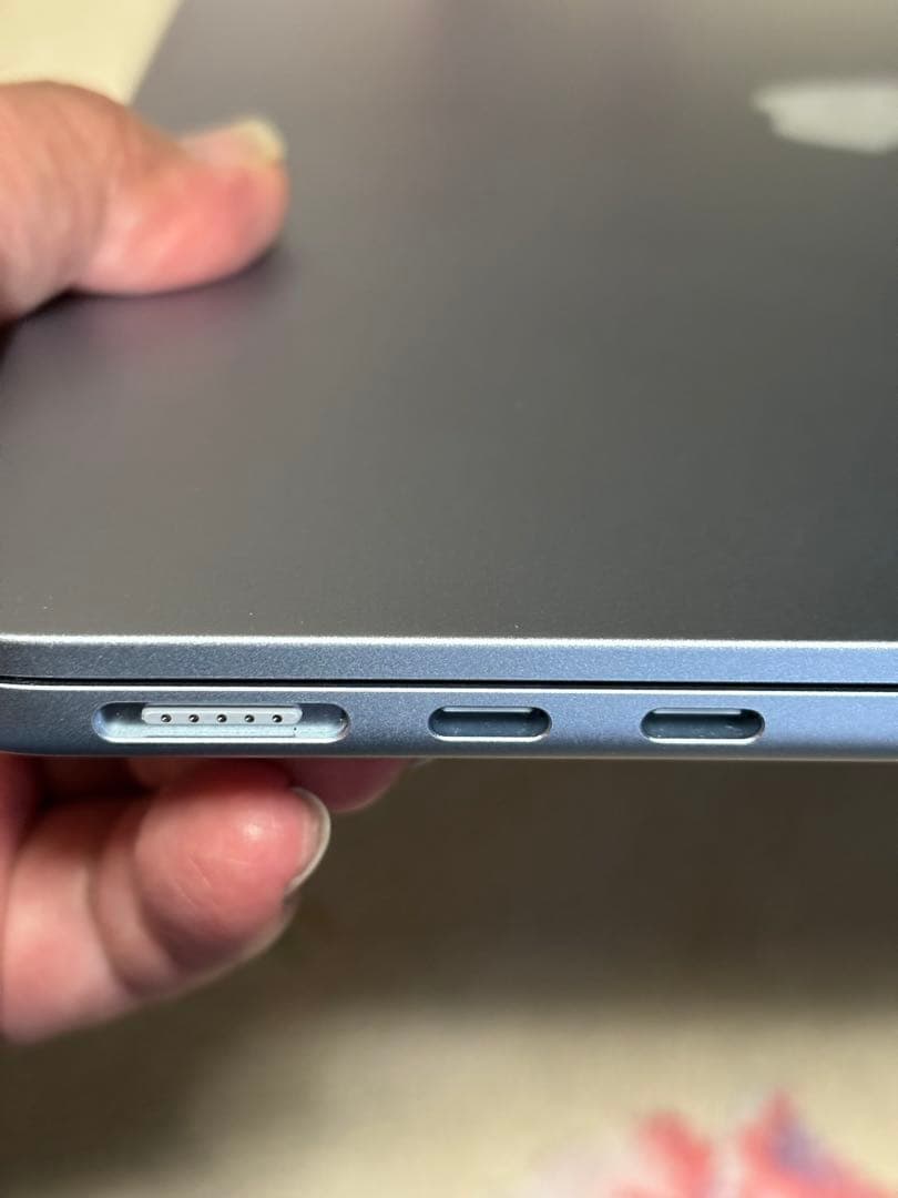 MacBook Air 2025 13インチ充放電8回 バッテリー100%