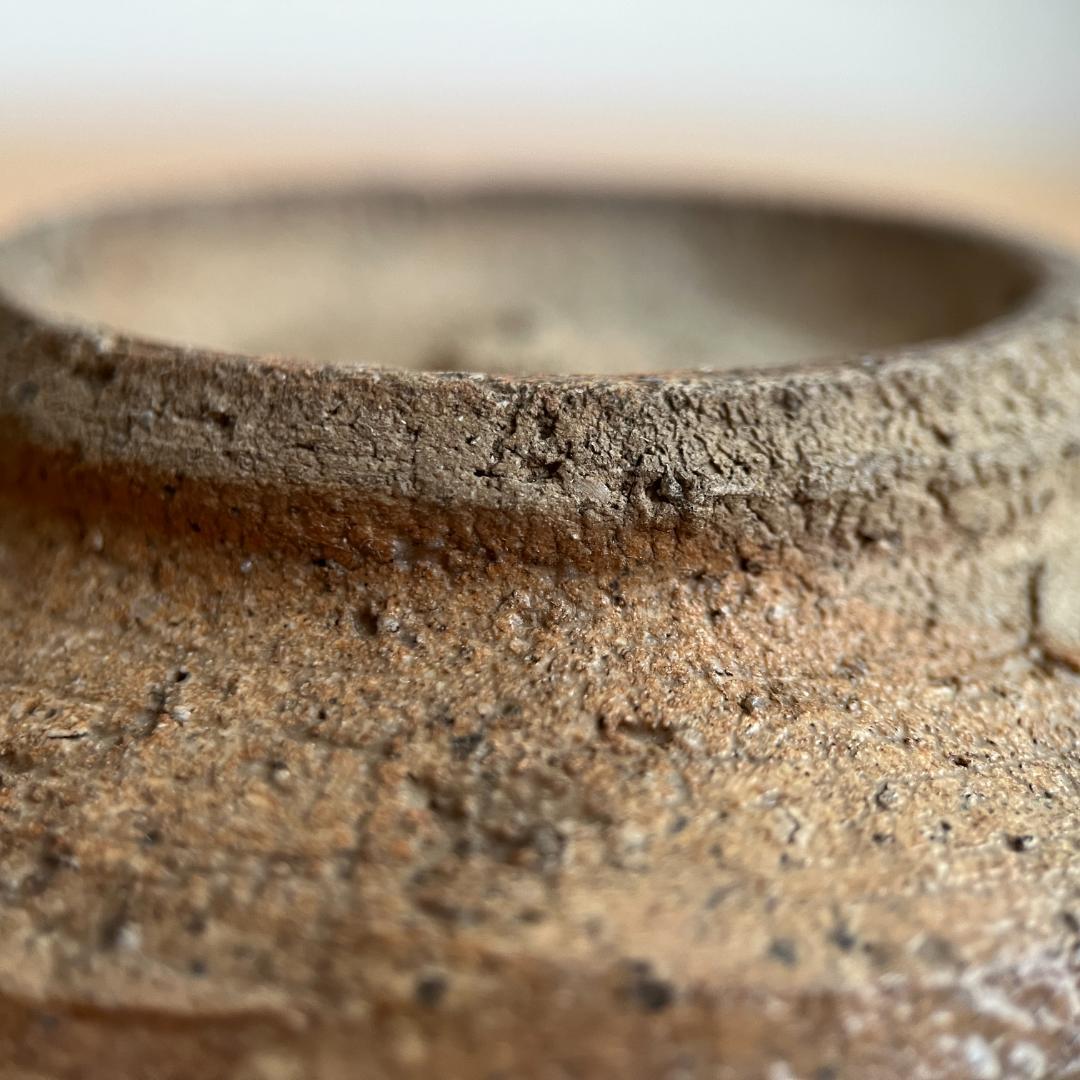 唐津茶碗 伝来記載箱・仕覆付 口部金繕い 高5.5cm φ14.0cm