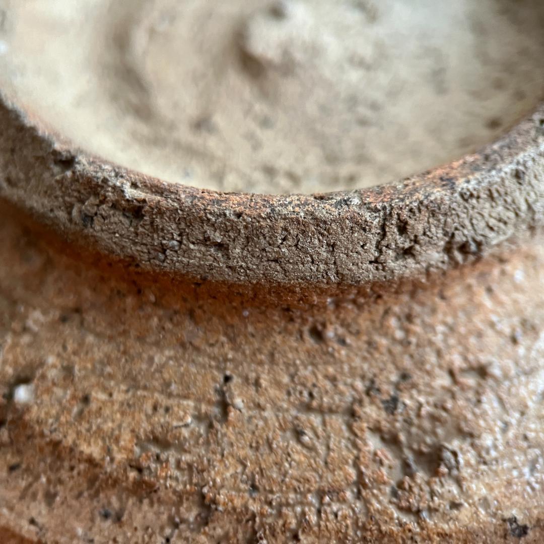 唐津茶碗 伝来記載箱・仕覆付 口部金繕い 高5.5cm φ14.0cm