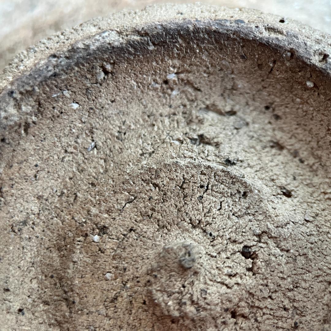 唐津茶碗 伝来記載箱・仕覆付 口部金繕い 高5.5cm φ14.0cm