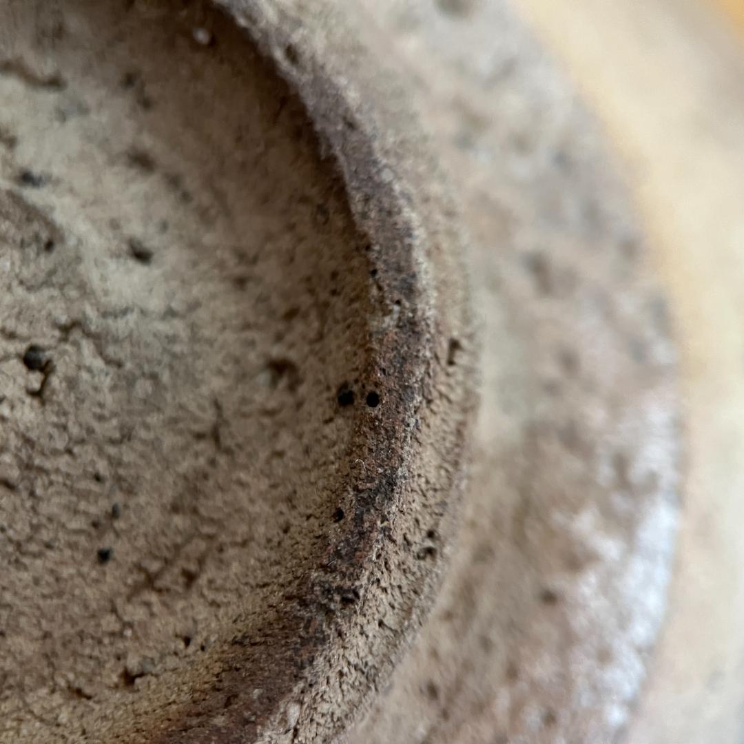 唐津茶碗 伝来記載箱・仕覆付 口部金繕い 高5.5cm φ14.0cm