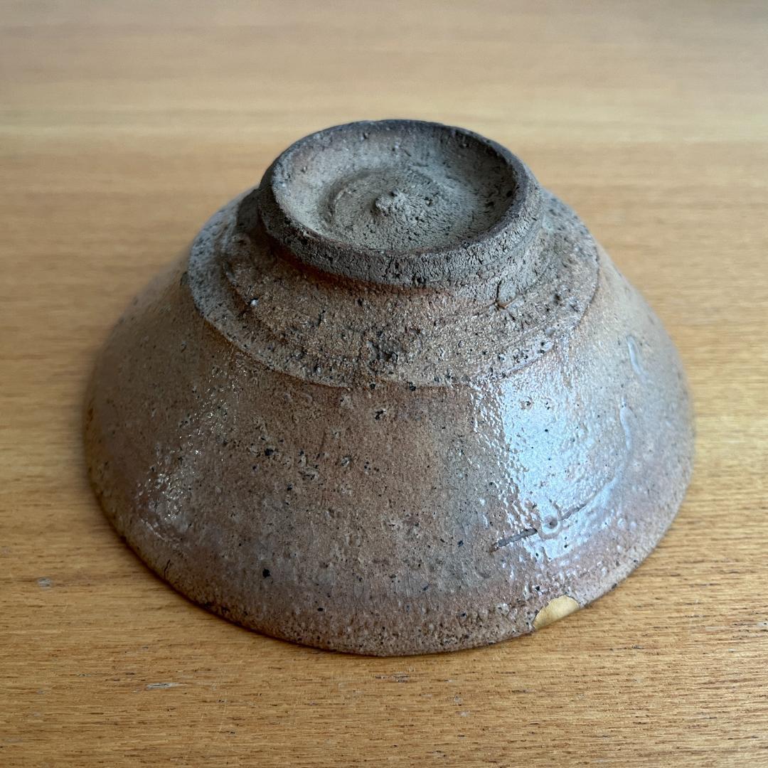 唐津茶碗 伝来記載箱・仕覆付 口部金繕い 高5.5cm φ14.0cm