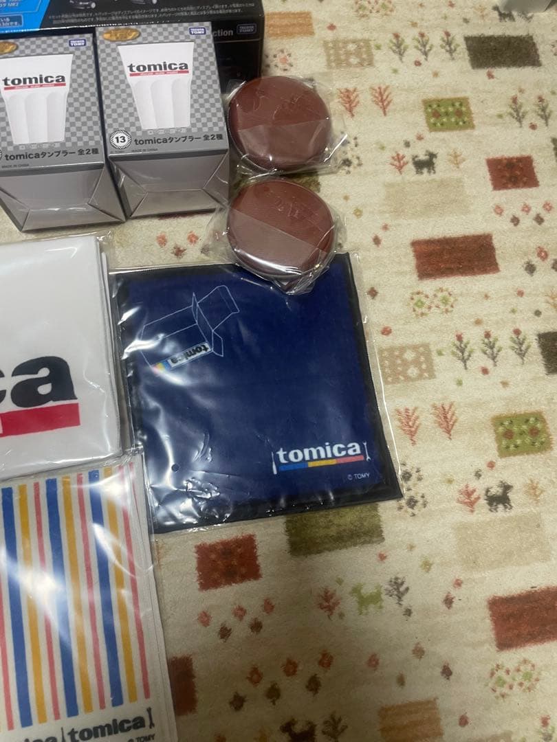 トミカ一番くじ　ラストワン　01 02 09などあります。
