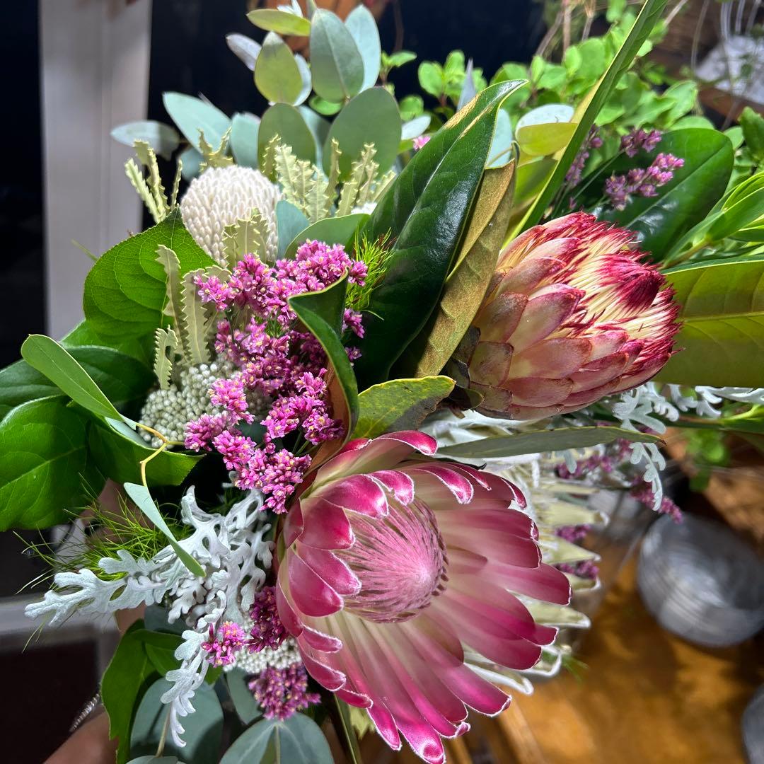 キングプロテアの吊り下げスワッグ