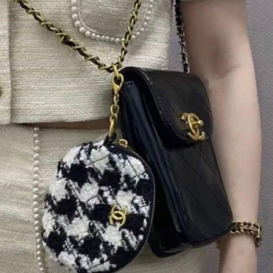 CHANEL VIP 非売品 スマホ　ショルダー　ケース