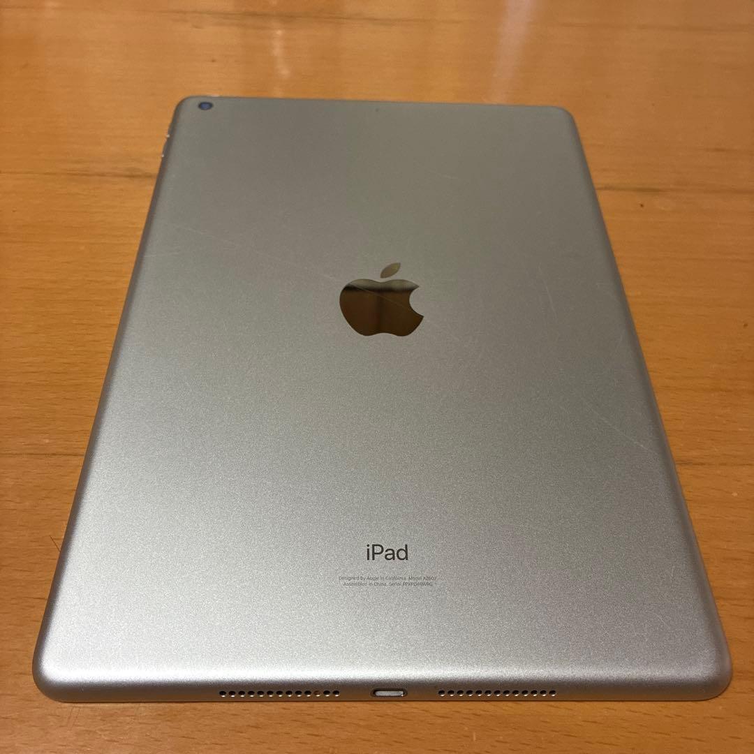 iPad本体 シルバー ひび割れあり　ジャンク