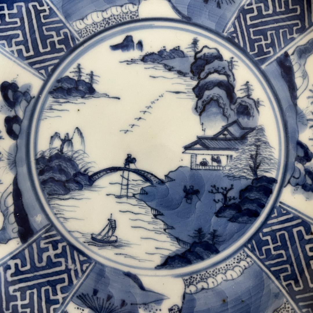 古伊万里 染付 楼閣山水図 皿（時代箱付）φ21.9cm