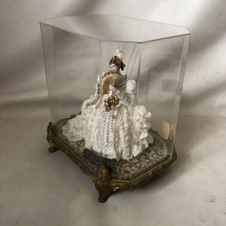 リボン BISUCUTT ROMAN スキヨ人形 ドレスを着た貴婦人 ケース入り