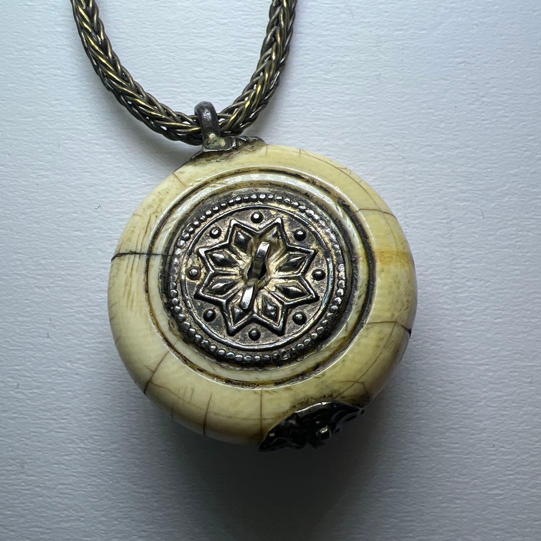 太陽神モチーフ 天然ボーン（骨）ヴィンテージネックレス