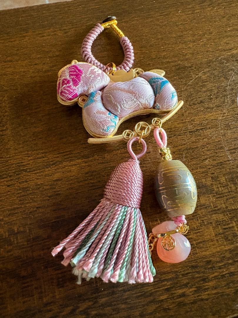 売約済み　中国伝統の織物のキーホルダーに無界法器金線天珠