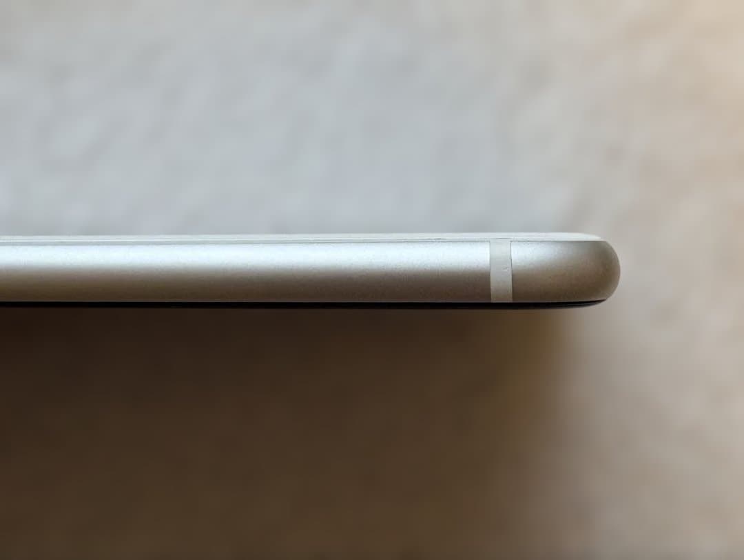 iPhone SE 本体 (第2世代) ホワイト 64GB