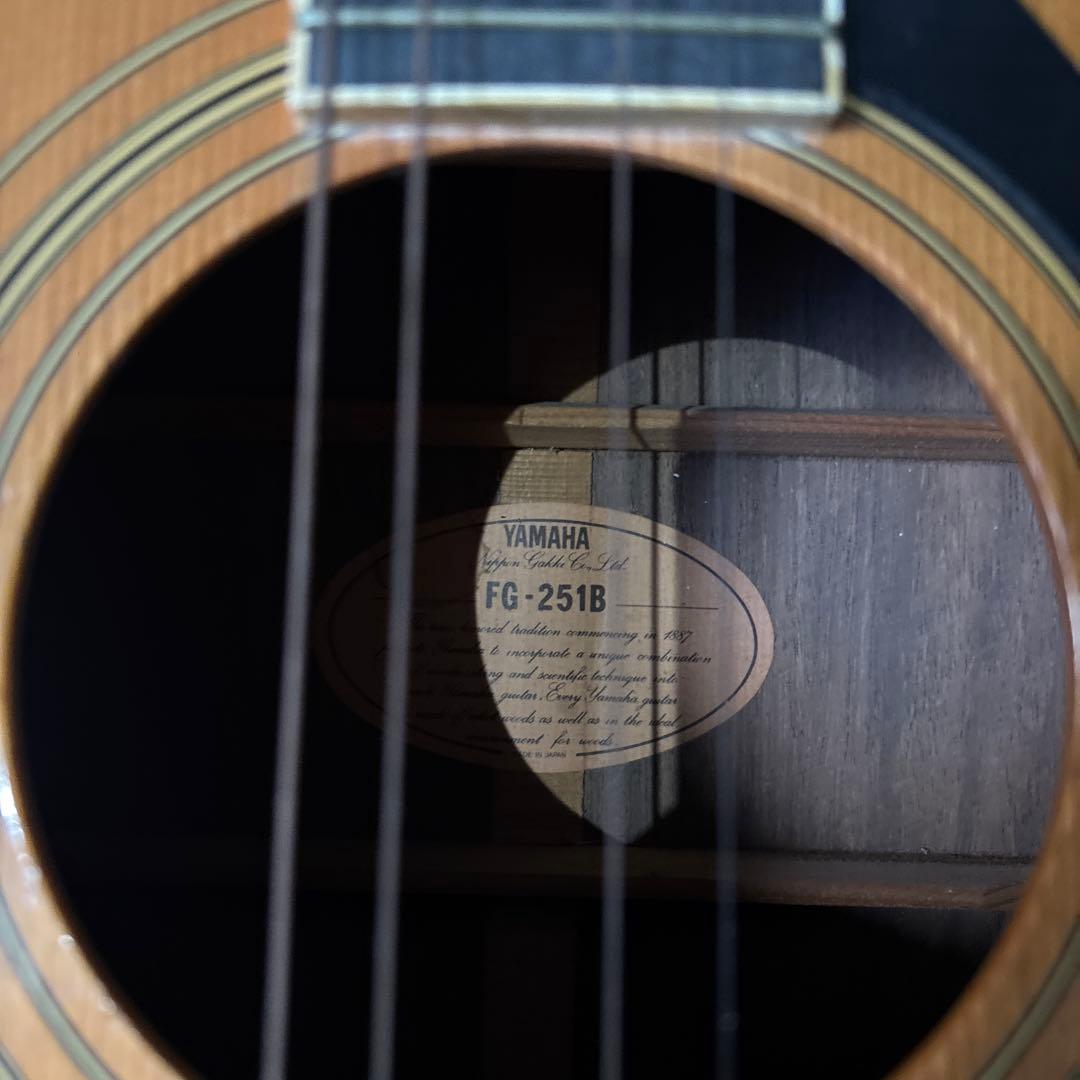 ヤマハ　アコースティックギター　FG-251B