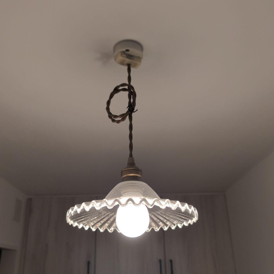 お値打ち　透明ガラス波型シェードのペンダントライト　真鍮　引掛けシーリング