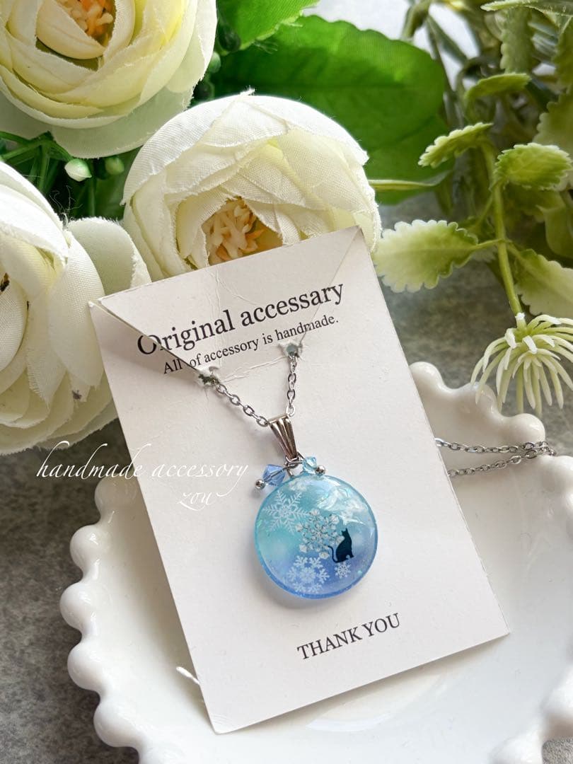 雪の結晶と猫ちゃんレジンネックレス