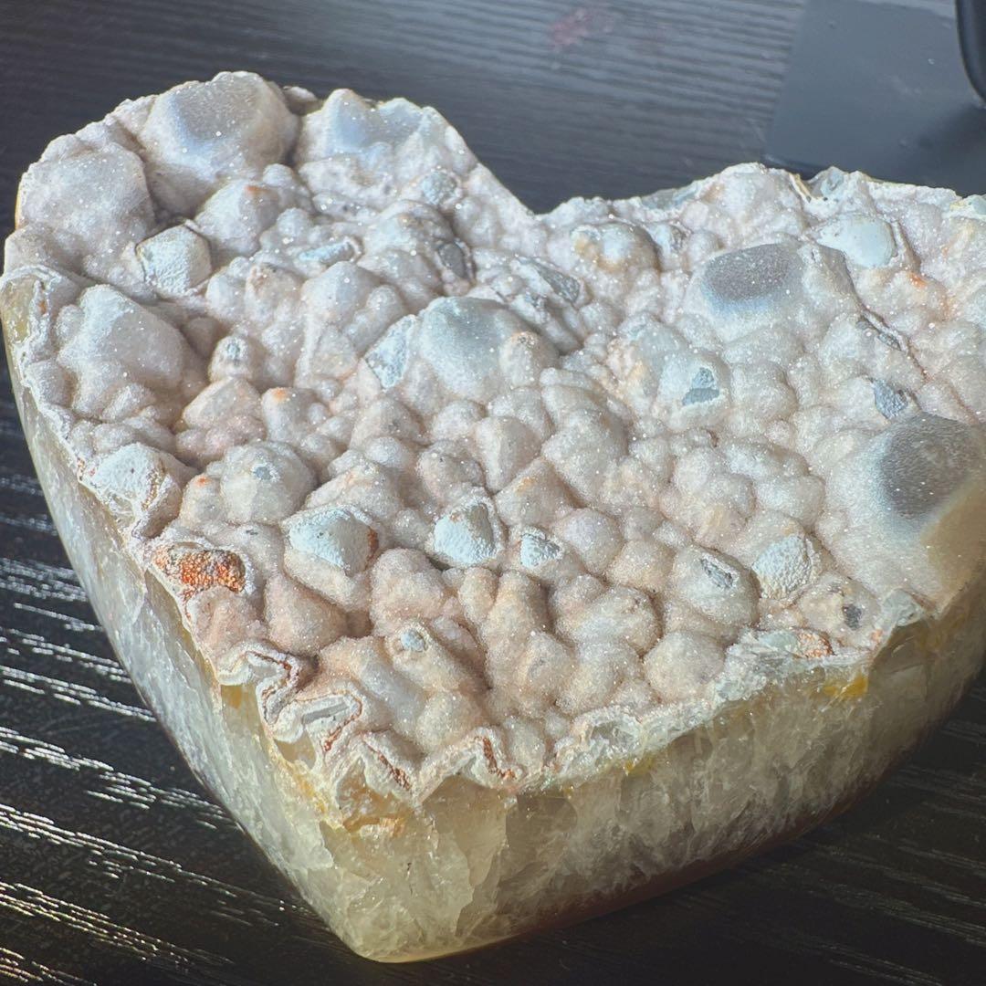 天然石キラキラ砂糖感じ瑪瑙のハート　置物　台座付きNO.041312