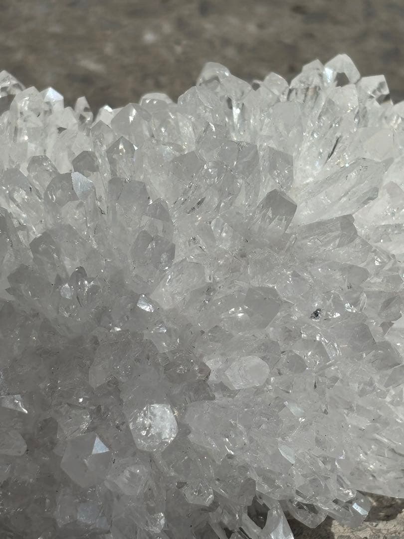 中国四川省産　菊花水晶クラスター　純白　キラキラ　553g