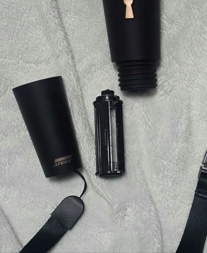 ATEEZペンライトver.1、2トレカ付きライティニ　バラ売りお値下げ要相談◎