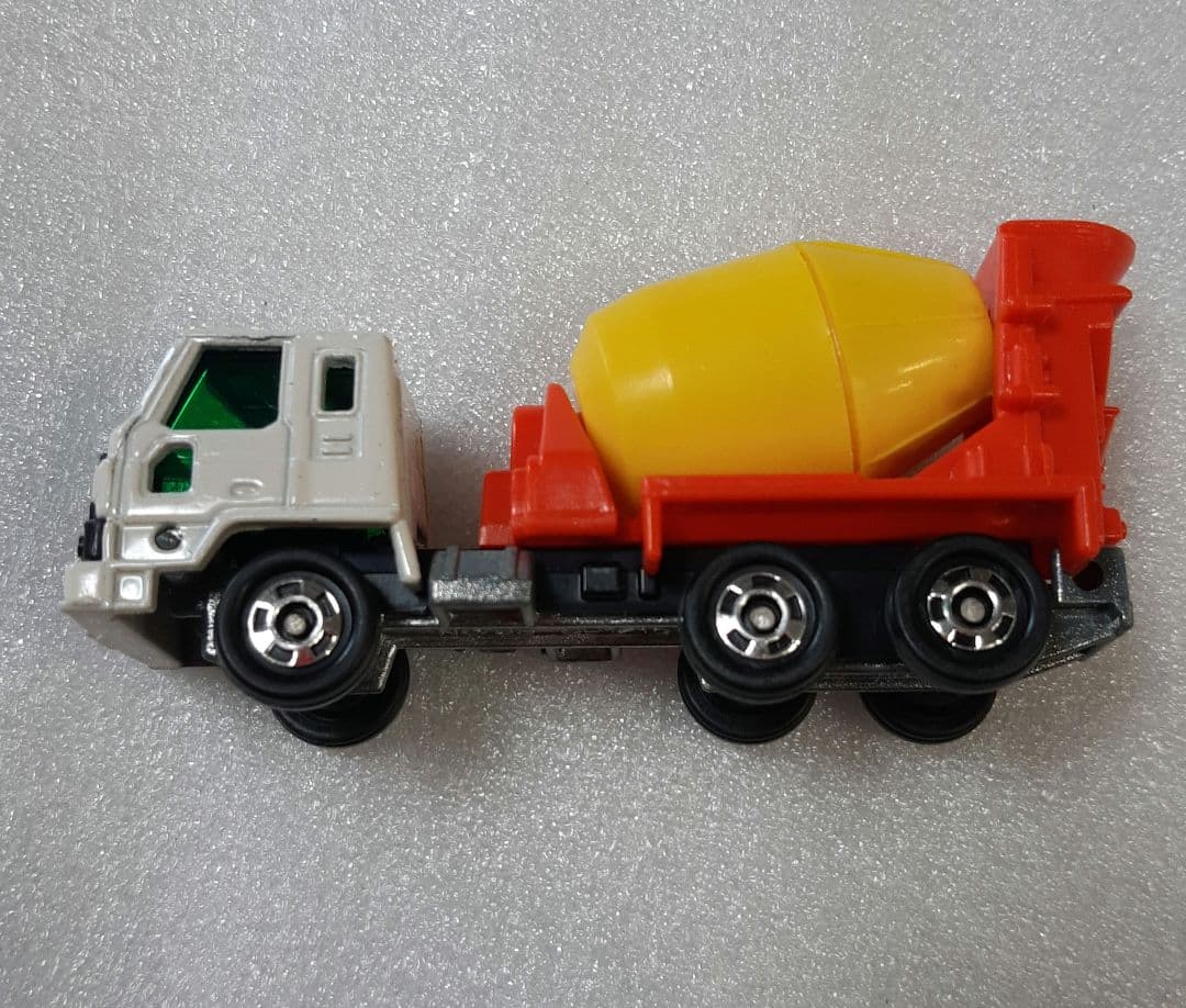 トミカ 53 ニッサン ディーゼル ミキサー車 TOMY