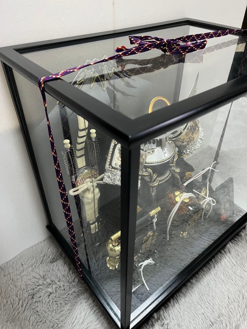 武具の飾り物 ガラスケース付き