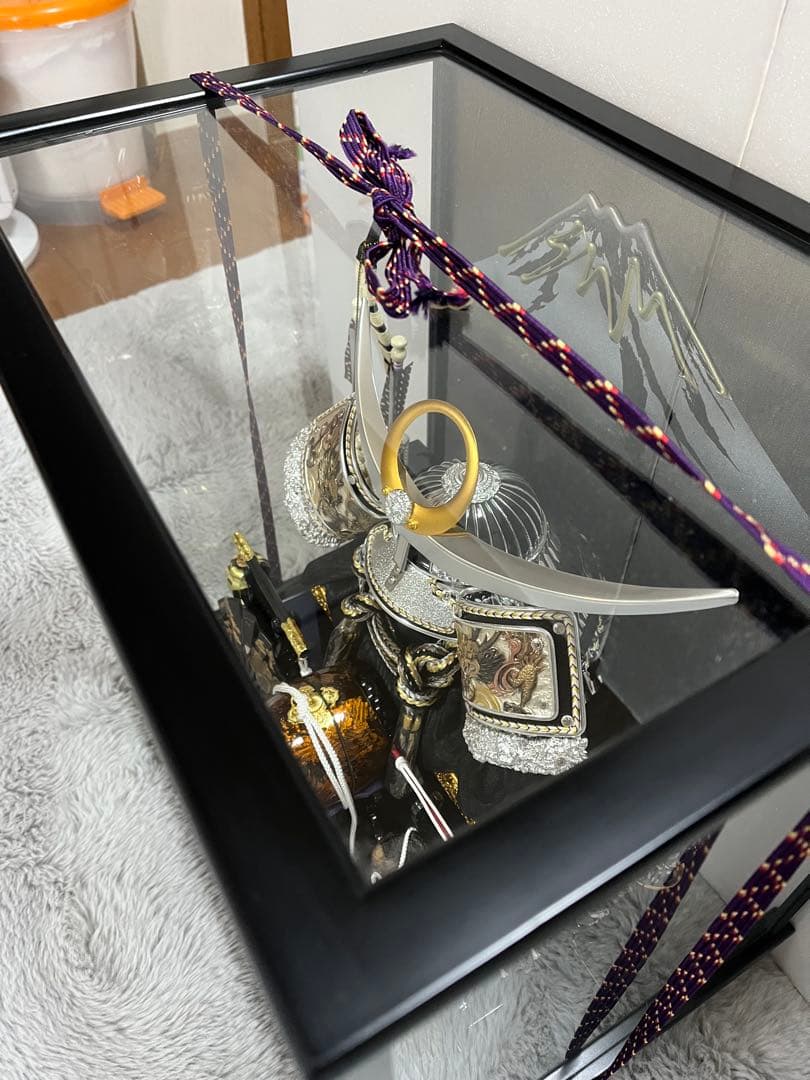 武具の飾り物 ガラスケース付き