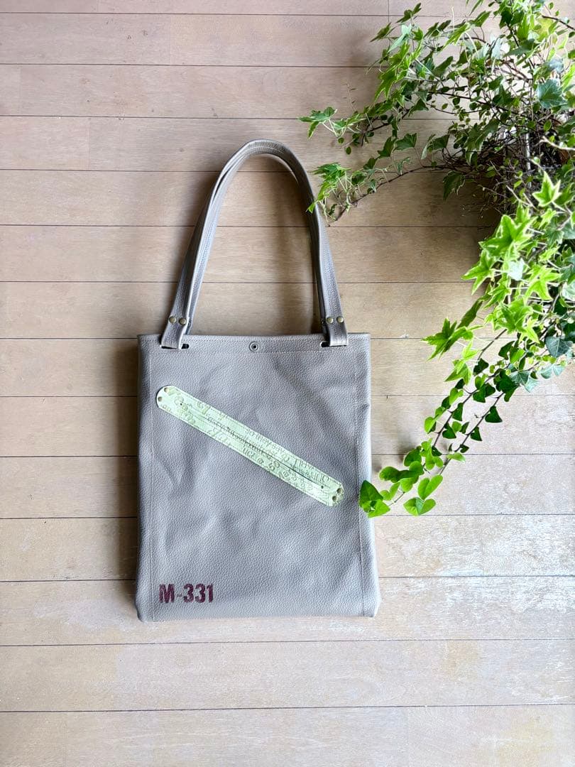 牛革モカグレー、パッチワークポケットの大き目トートバッグ