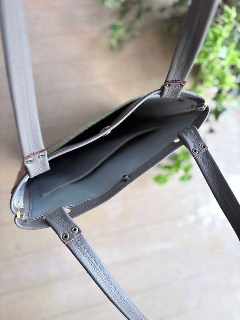 牛革モカグレー、パッチワークポケットの大き目トートバッグ