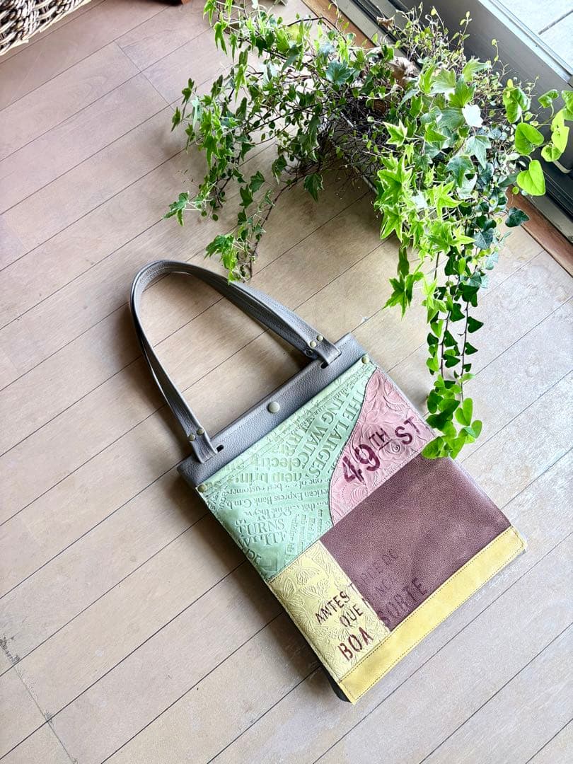 牛革モカグレー、パッチワークポケットの大き目トートバッグ