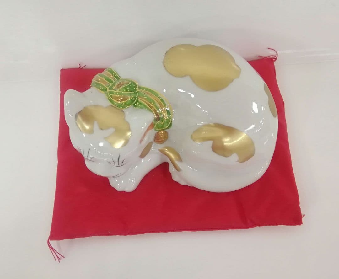 九谷焼　５号　眠り猫　金彩