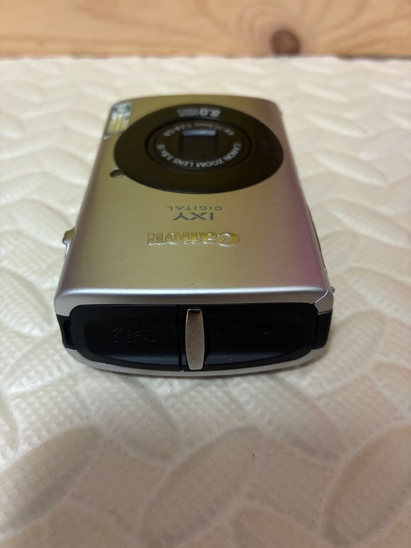 美品純正ケース付き　canon&キャノン　ixy 910is デジタルカメラ