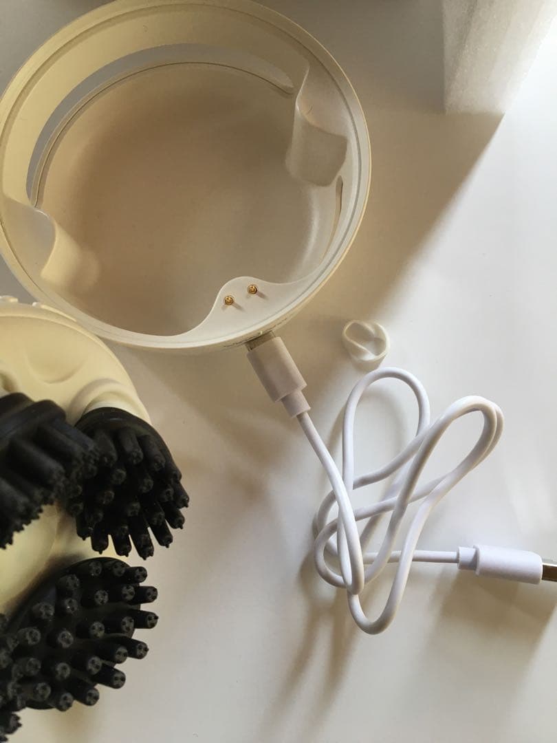 フェスティノ充電式EMSヘッドスパ　プレミア(ホワイト)