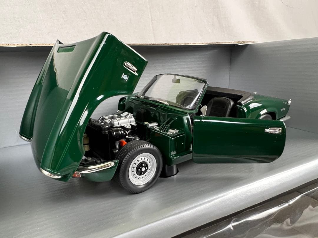 1/18★TRIUMPH SPITFIRE MK-Ⅳ 1970★トライアンフ