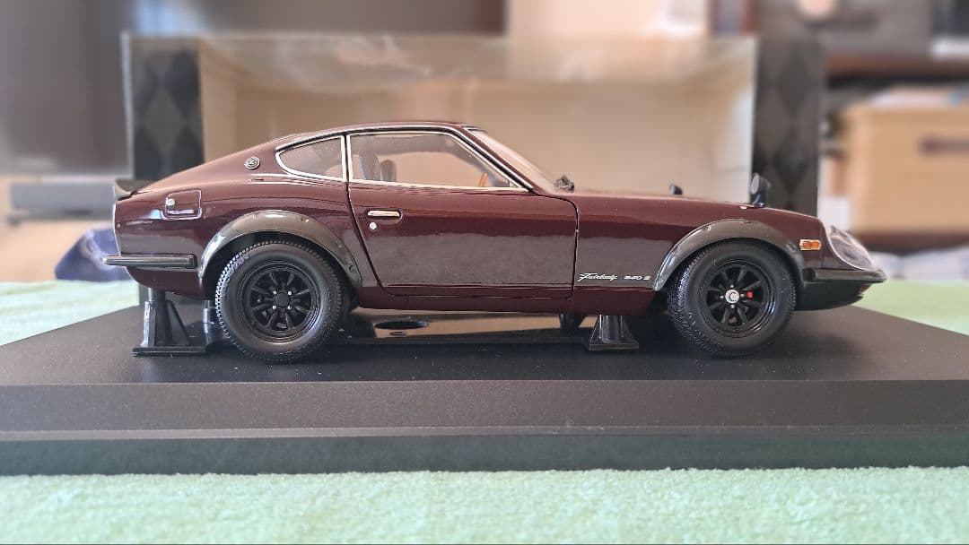 KYOSHO 1/18 NISSAN FAIRLADY 240ZG マルーン