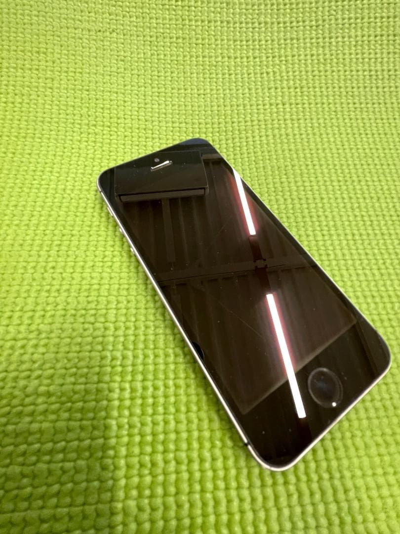 Apple iPhone SE（第1世代）SIMフリー 32GB スペースグレイ