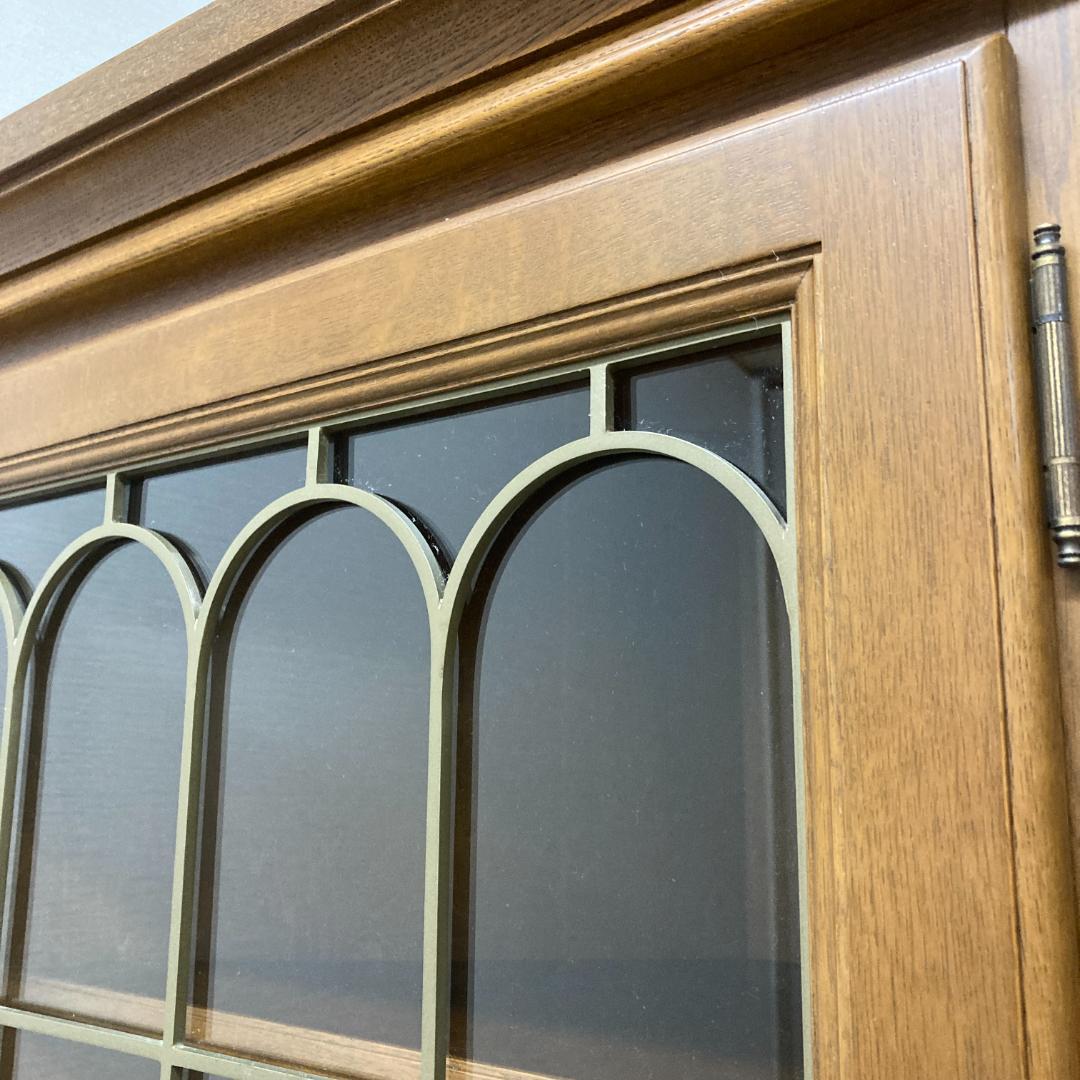 【オールドカリモク】コーナーキャビネット　飾り棚　コロニアル