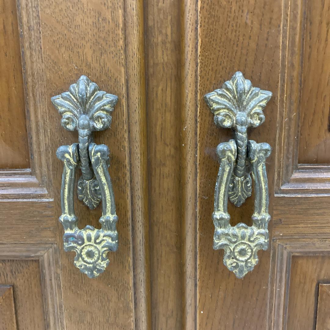 【オールドカリモク】コーナーキャビネット　飾り棚　コロニアル