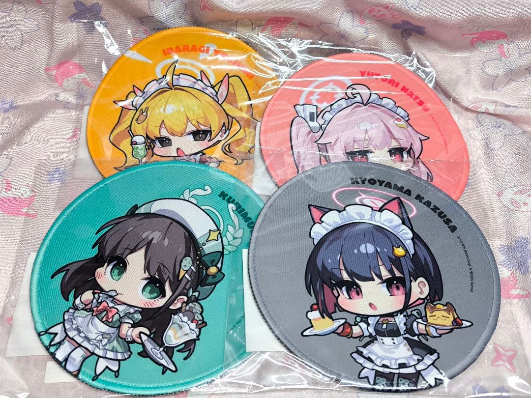 ブルーアーカイブ カズサ アイリ ヨシミ ナツ マウスパッド