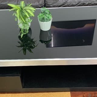 黒のガラスおしゃれなデスクを入荷いたしました！