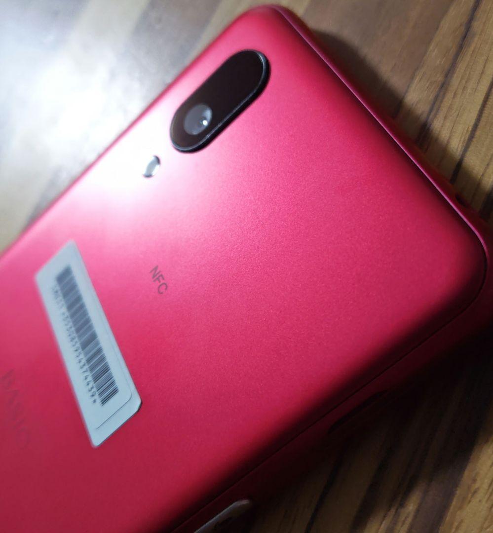 スマートホン　SHG09 BASIO レッド