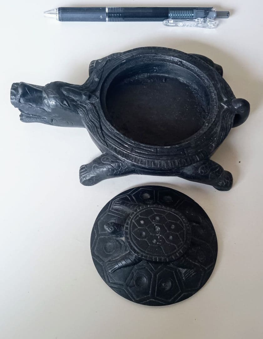 黒い石の亀砚台