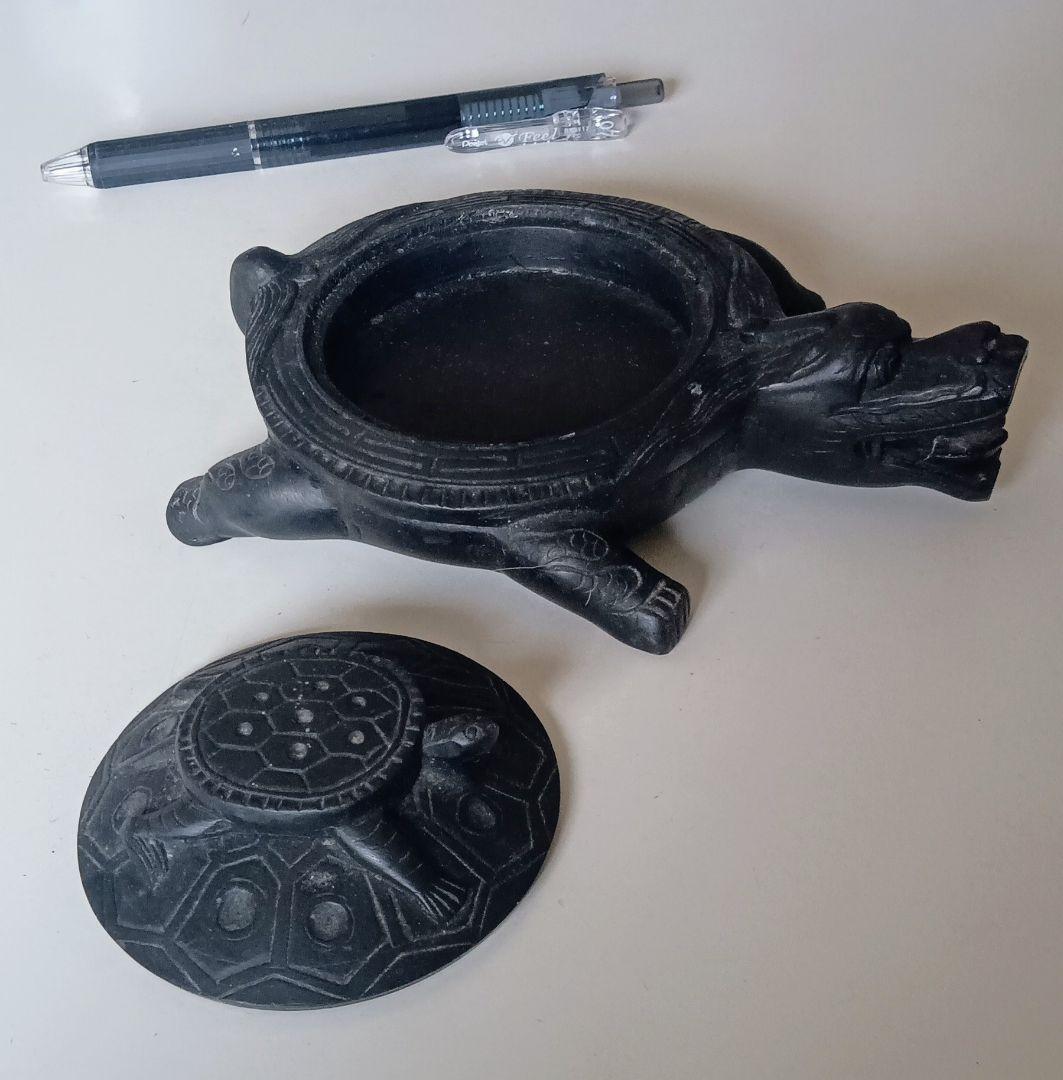 黒い石の亀砚台